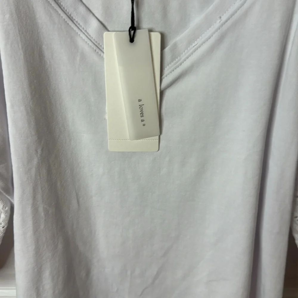 A loves a White Eyelet Sleeve Women's Top - Picture 3 of 5
